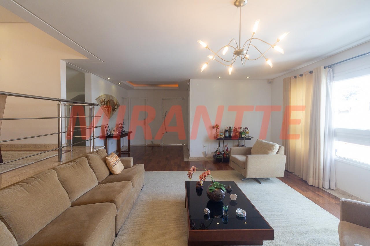 Sobrado de 450m² com 5 quartos em Tremembe