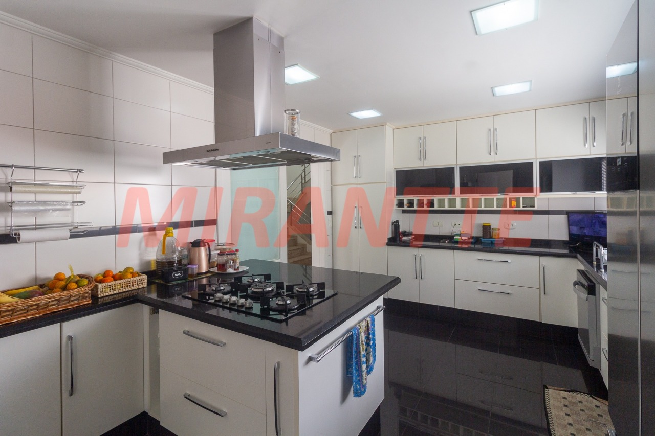 Sobrado de 450m² com 5 quartos em Tremembe