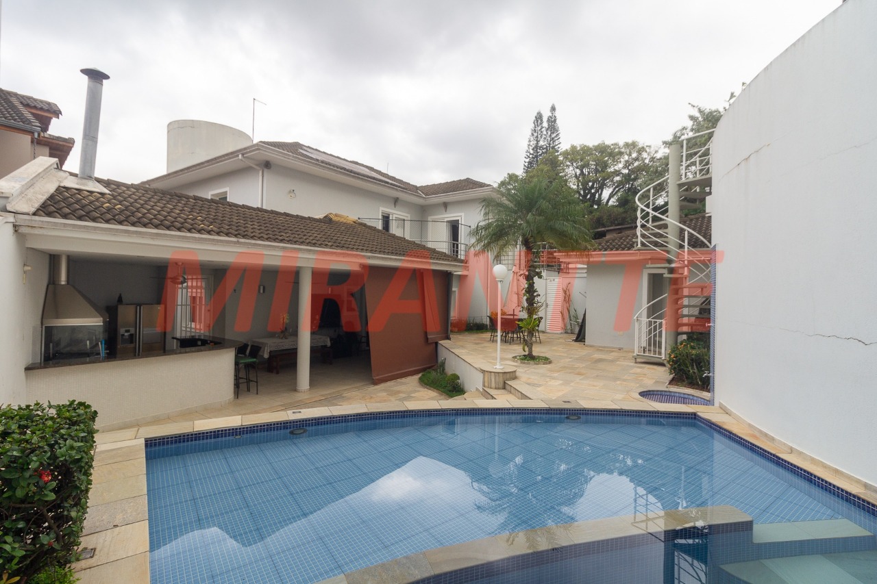 Sobrado de 450m² com 5 quartos em Tremembe