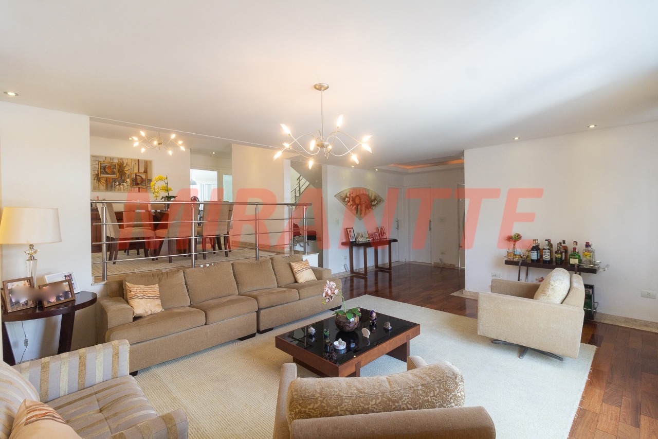 Sobrado de 450m² com 5 quartos em Tremembe