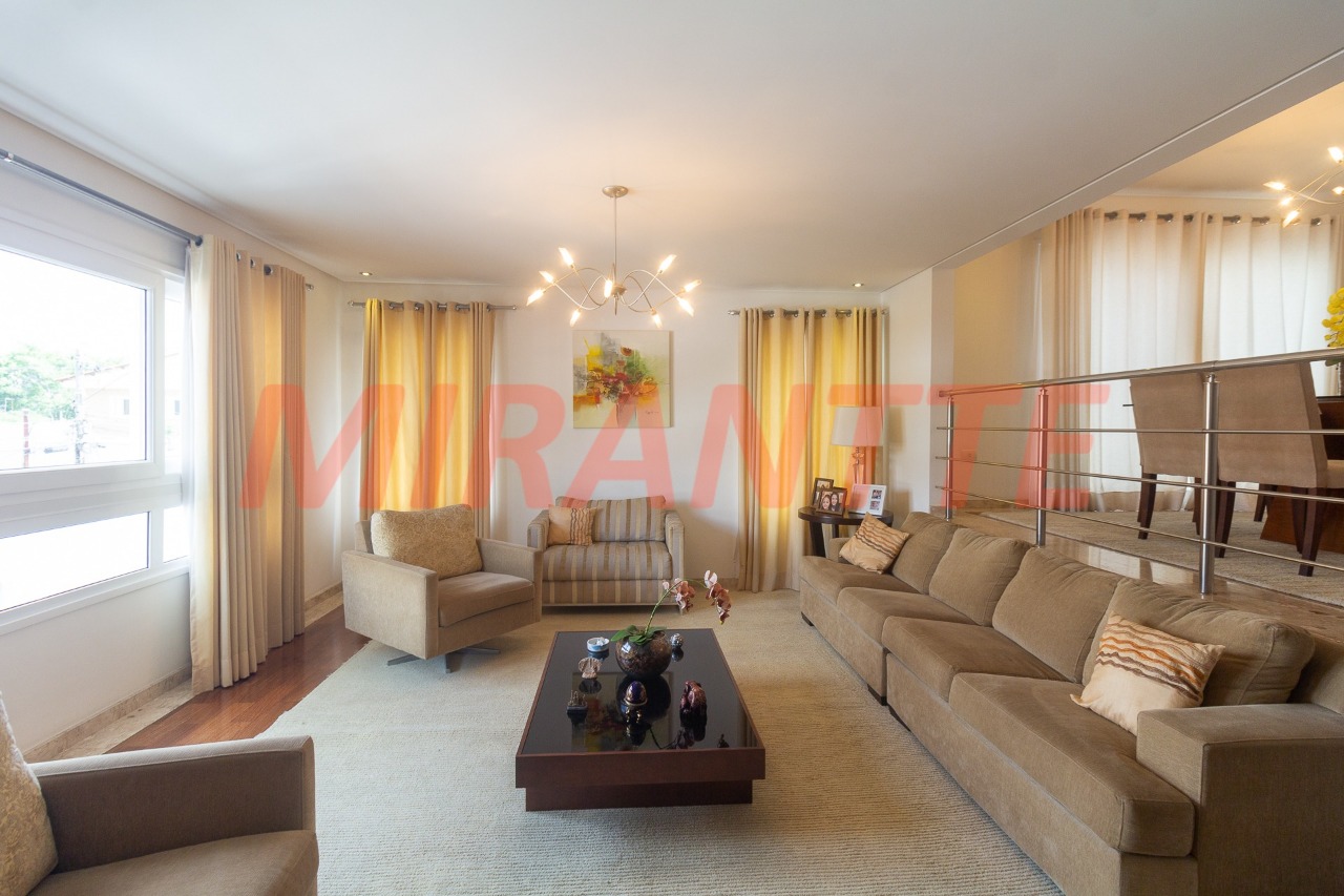 Sobrado de 450m² com 5 quartos em Tremembe