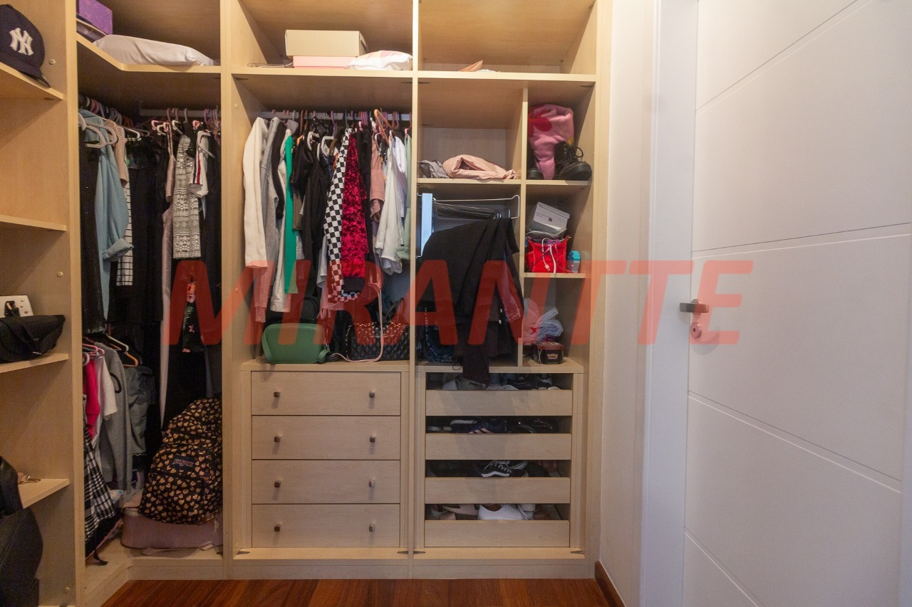 Sobrado de 450m² com 5 quartos em Tremembe