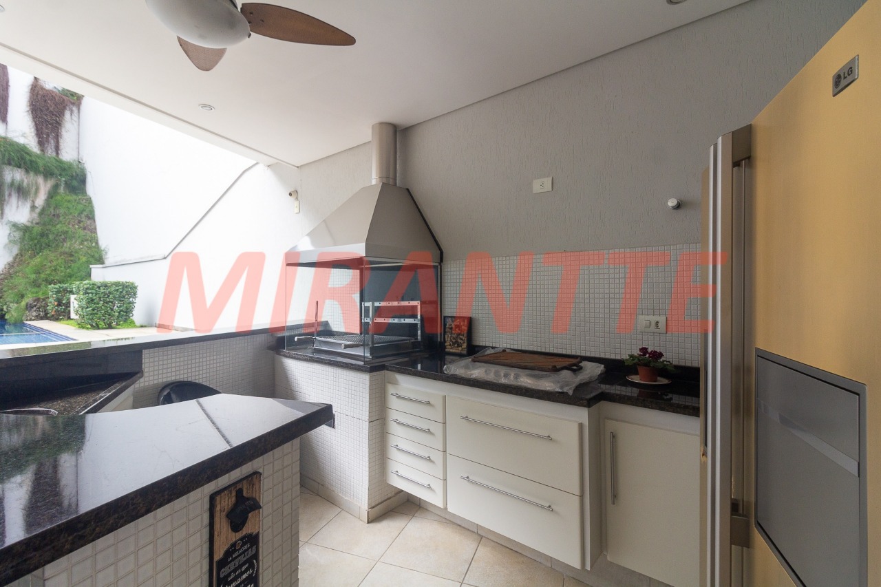 Sobrado de 450m² com 5 quartos em Tremembe