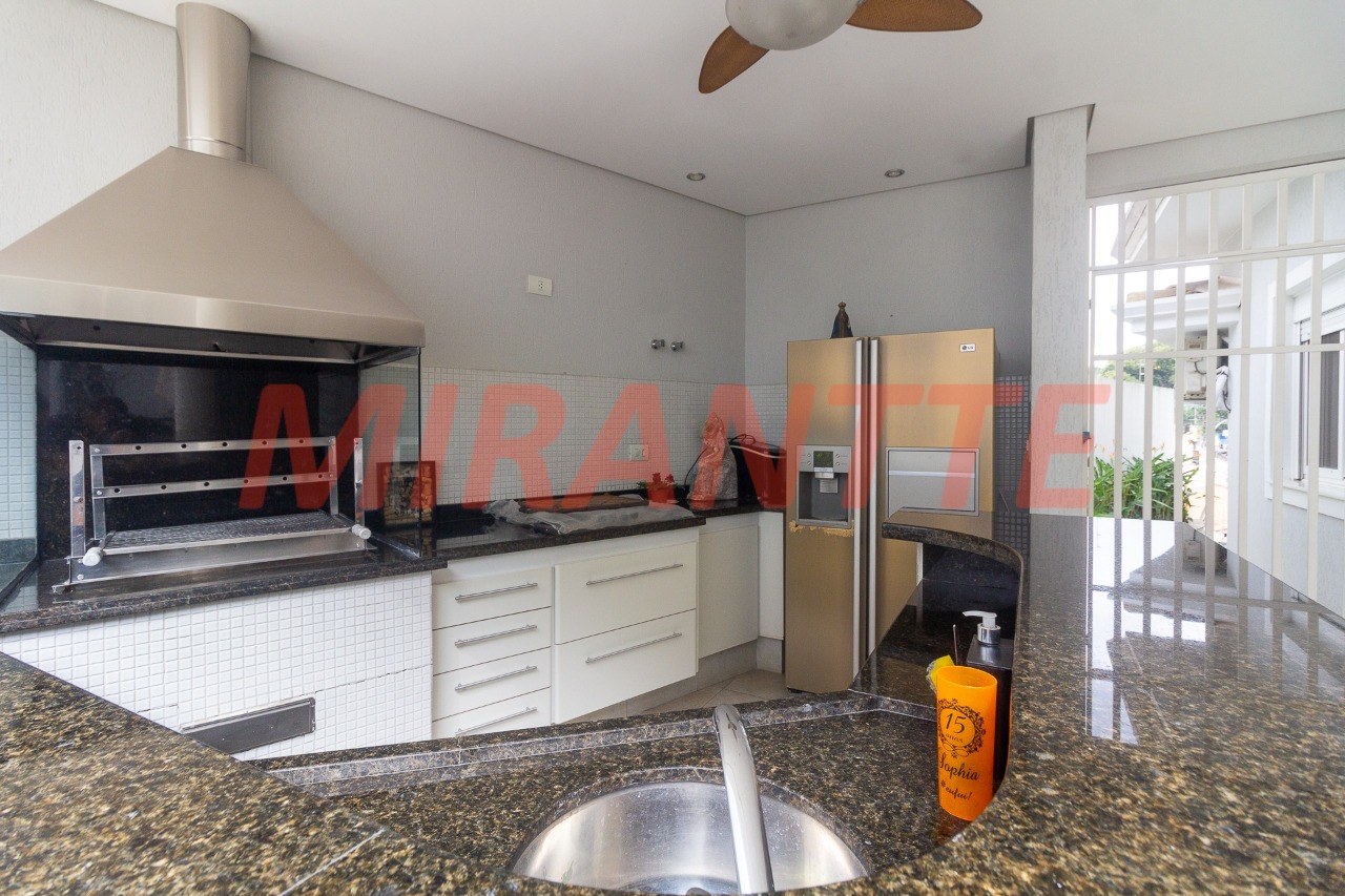 Sobrado de 450m² com 5 quartos em Tremembe
