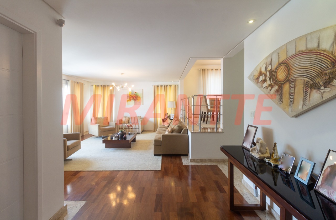 Sobrado de 450m² com 5 quartos em Tremembe