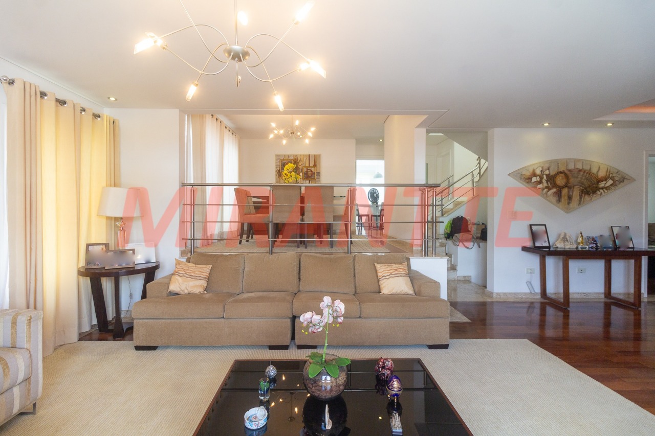 Sobrado de 450m² com 5 quartos em Tremembe