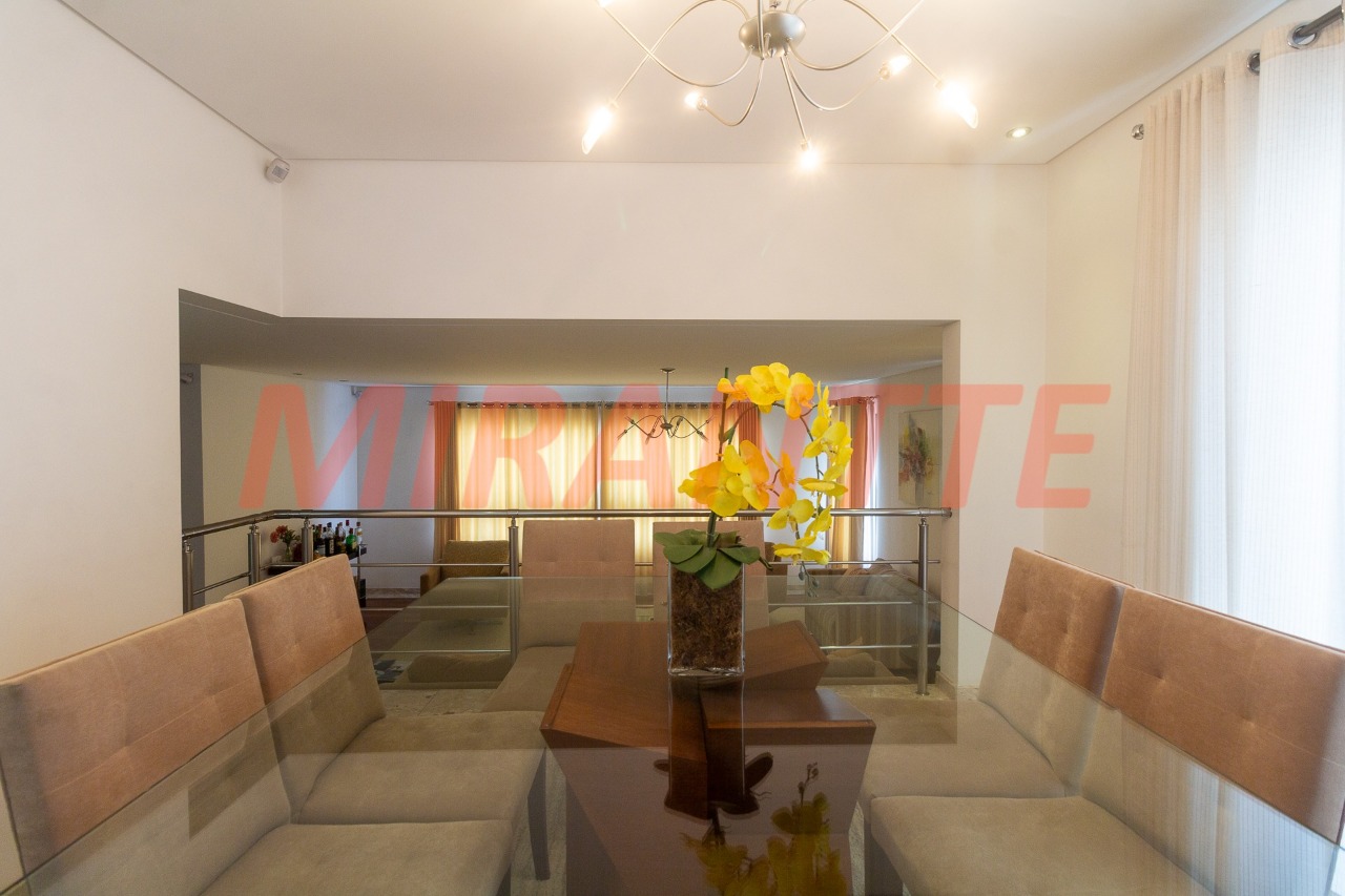 Sobrado de 450m² com 5 quartos em Tremembe