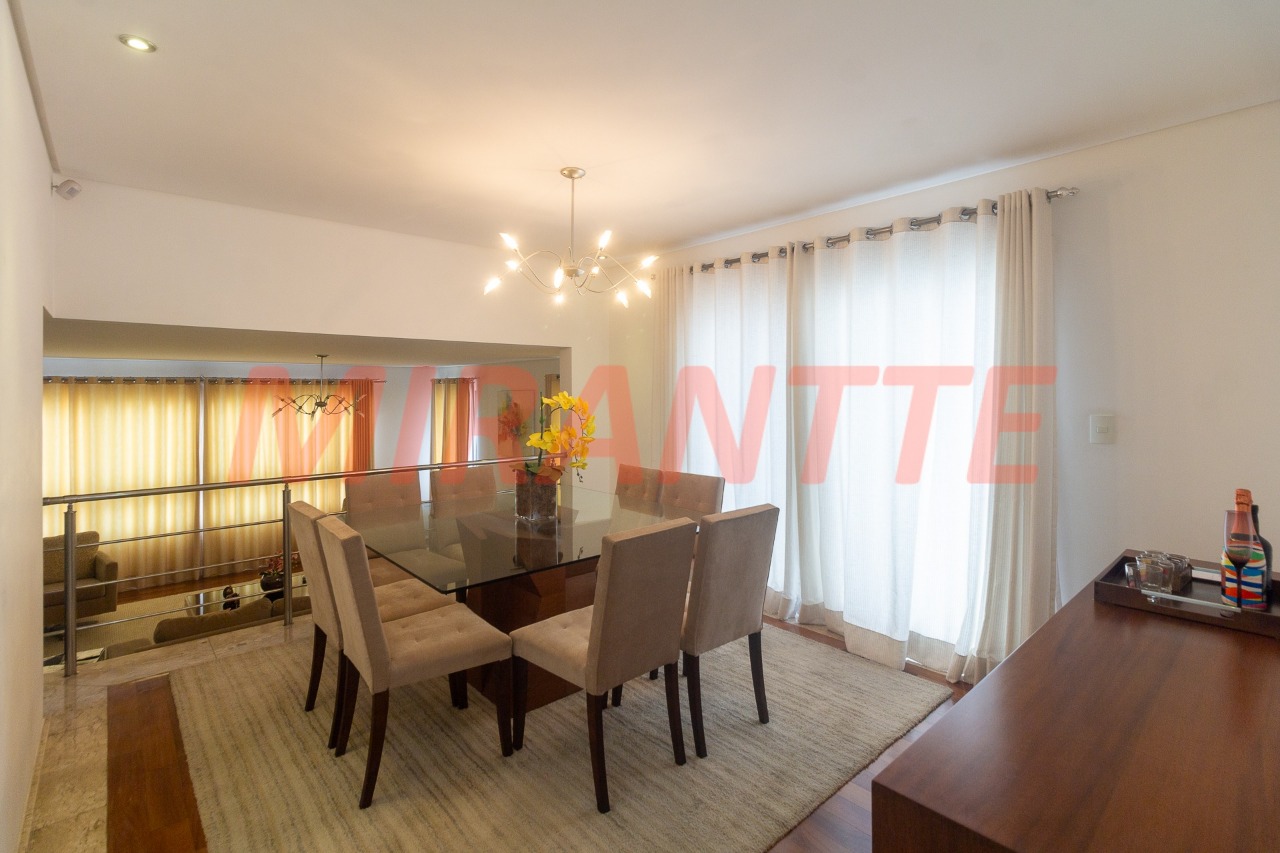 Sobrado de 450m² com 5 quartos em Tremembe