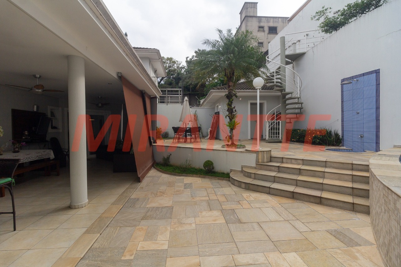 Sobrado de 450m² com 5 quartos em Tremembe