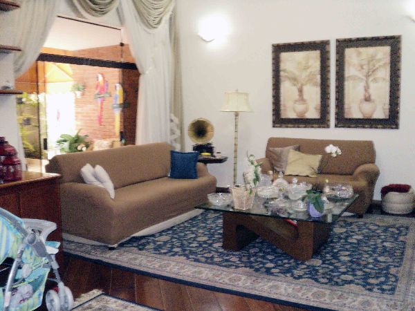 Sobrado de 331m² com 3 quartos em Barro Branco