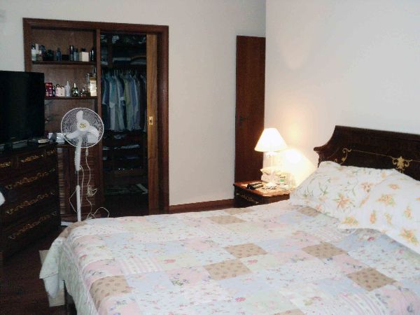 Sobrado de 331m² com 3 quartos em Barro Branco