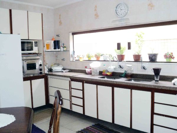 Sobrado de 331m² com 3 quartos em Barro Branco