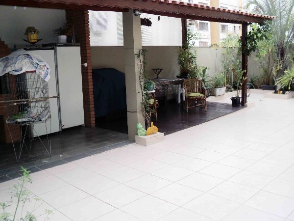 Sobrado de 331m² com 3 quartos em Barro Branco