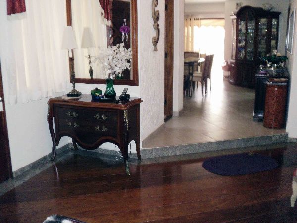 Sobrado de 331m² com 3 quartos em Barro Branco