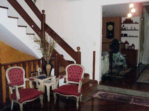 Sobrado de 331m² com 3 quartos em Barro Branco