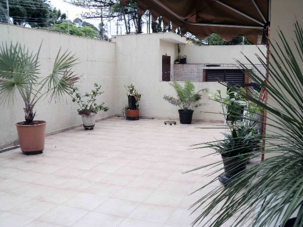 Sobrado de 331m² com 3 quartos em Barro Branco