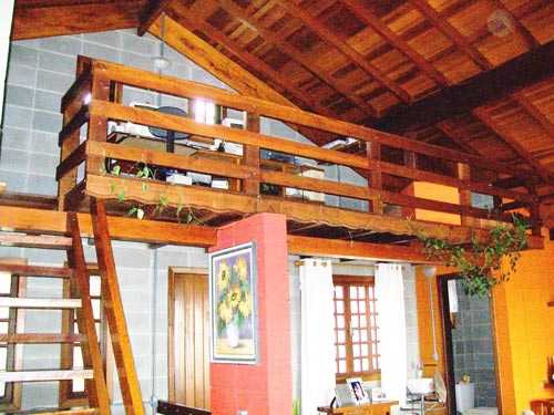 Sobrado de 320m² com 4 quartos em Jardim Guapíra