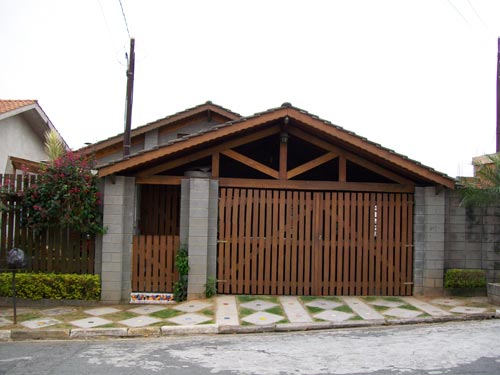 Sobrado de 320m² com 4 quartos em Jardim Guapíra