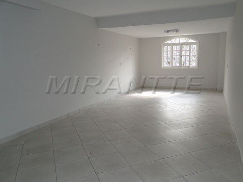 Sobrado de 300m² com 4 quartos em Vila Aurora