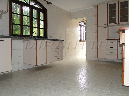 Sobrado de 300m² com 4 quartos em Vila Aurora