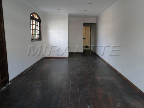 Sobrado de 300m² com 4 quartos em Vila Aurora