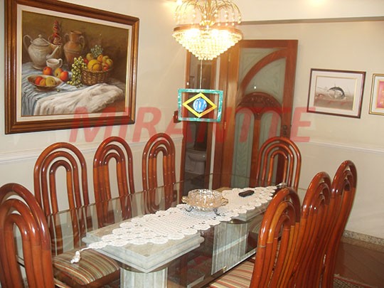 Apartamento de 180m² com 4 quartos em Água Fria