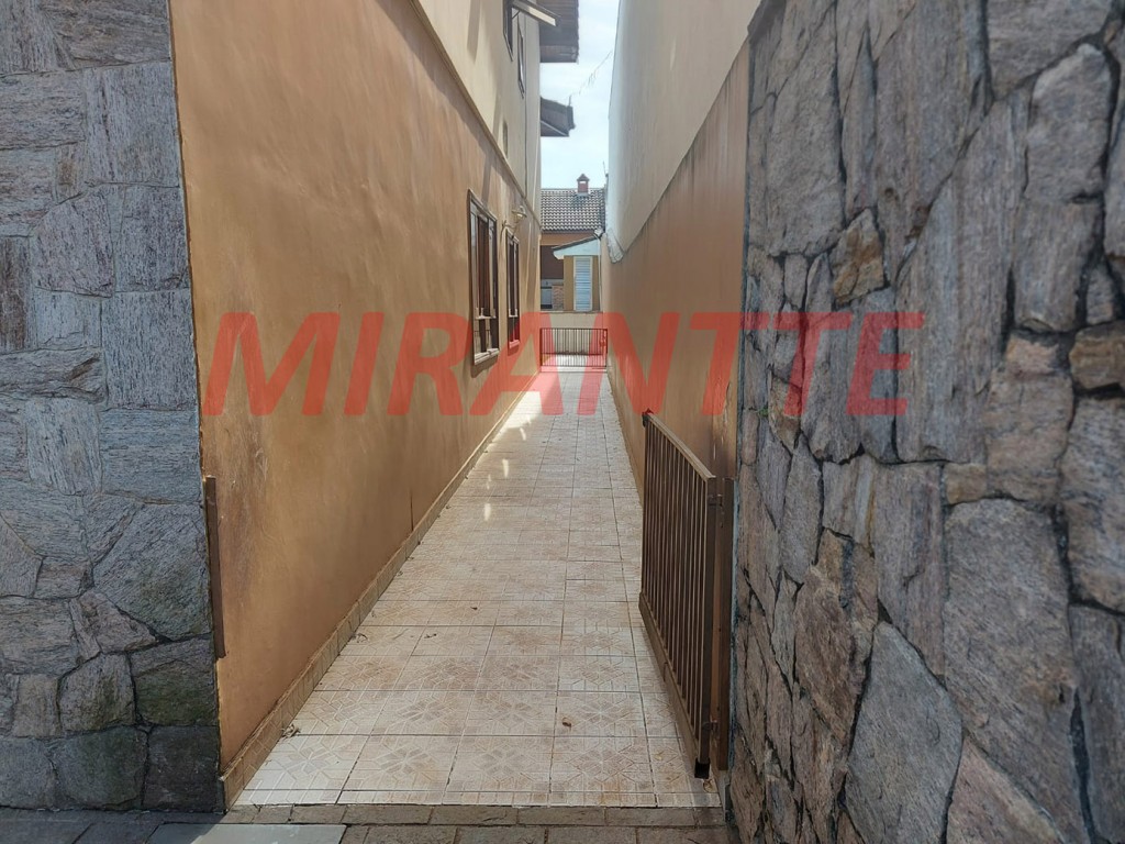 Sobrado de 353m² com 4 quartos em Tremembe