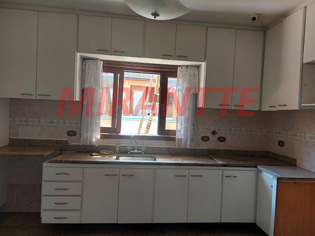 Sobrado de 353m² com 4 quartos em Tremembe