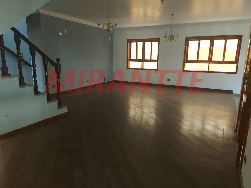 Sobrado de 353m² com 4 quartos em Tremembe