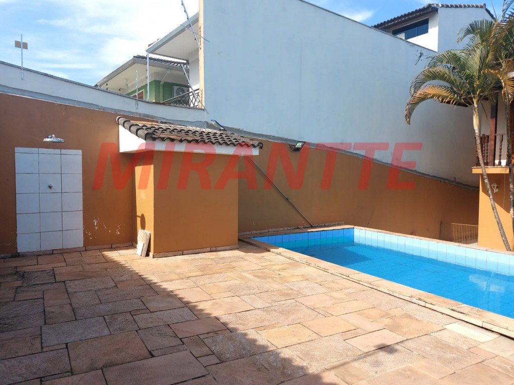 Sobrado de 353m² com 4 quartos em Tremembe