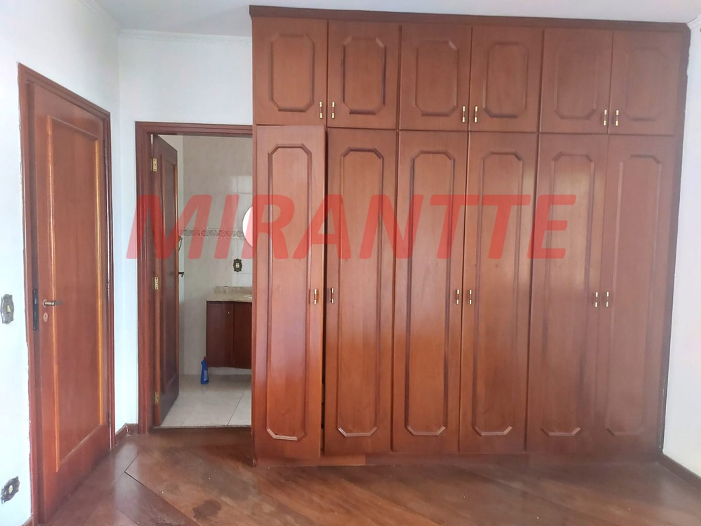 Sobrado de 353m² com 4 quartos em Tremembe