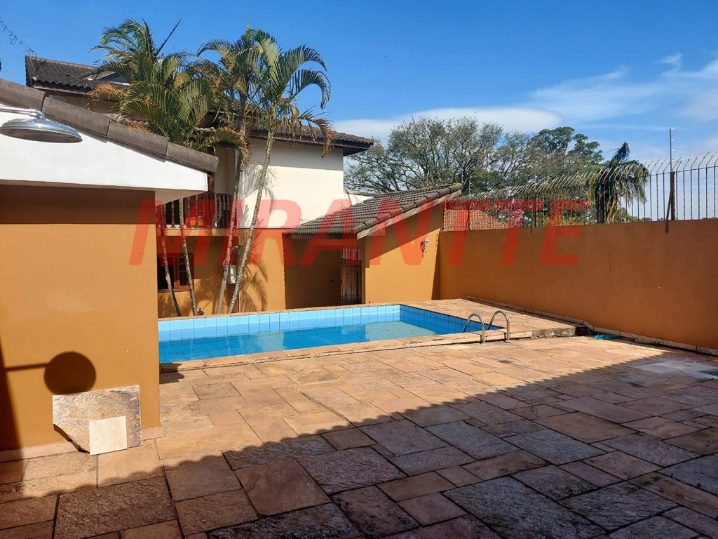 Sobrado de 353m² com 4 quartos em Tremembe