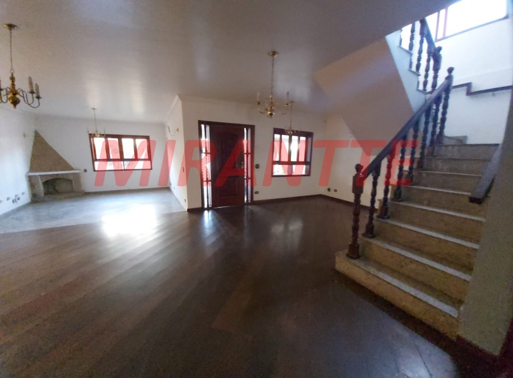Sobrado de 353m² com 4 quartos em Tremembe