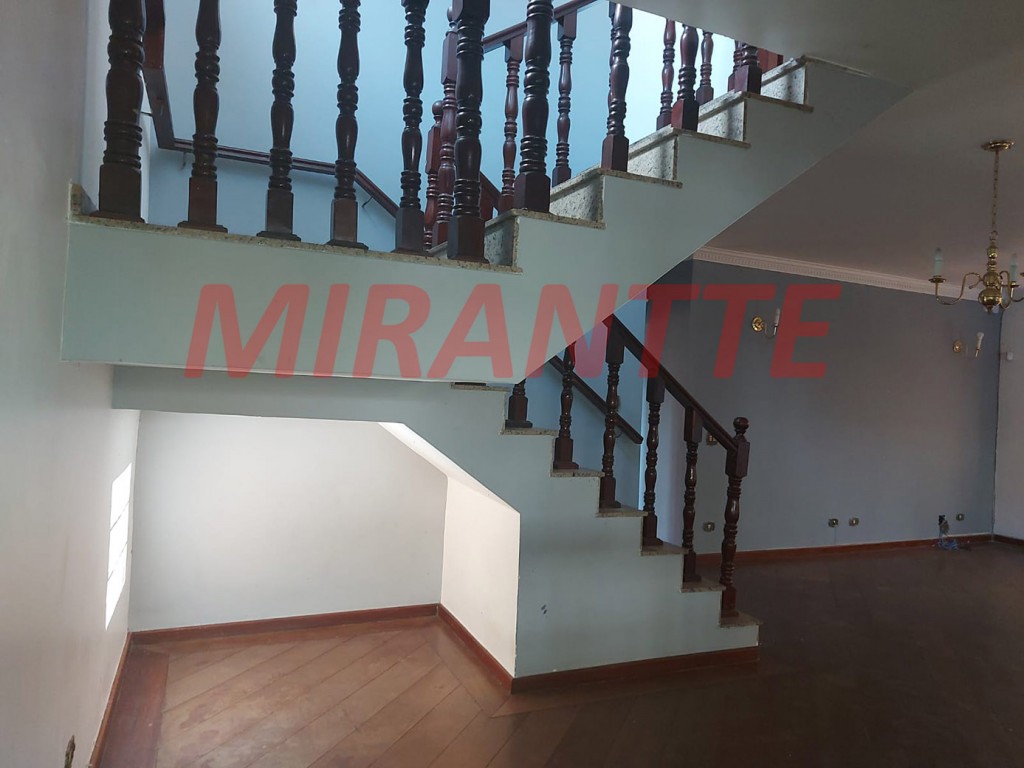 Sobrado de 353m² com 4 quartos em Tremembe