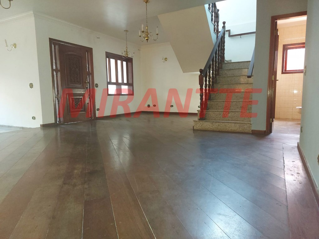 Sobrado de 353m² com 4 quartos em Tremembe