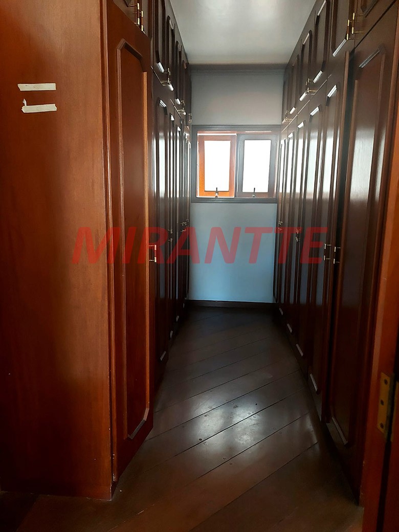Sobrado de 353m² com 4 quartos em Tremembe