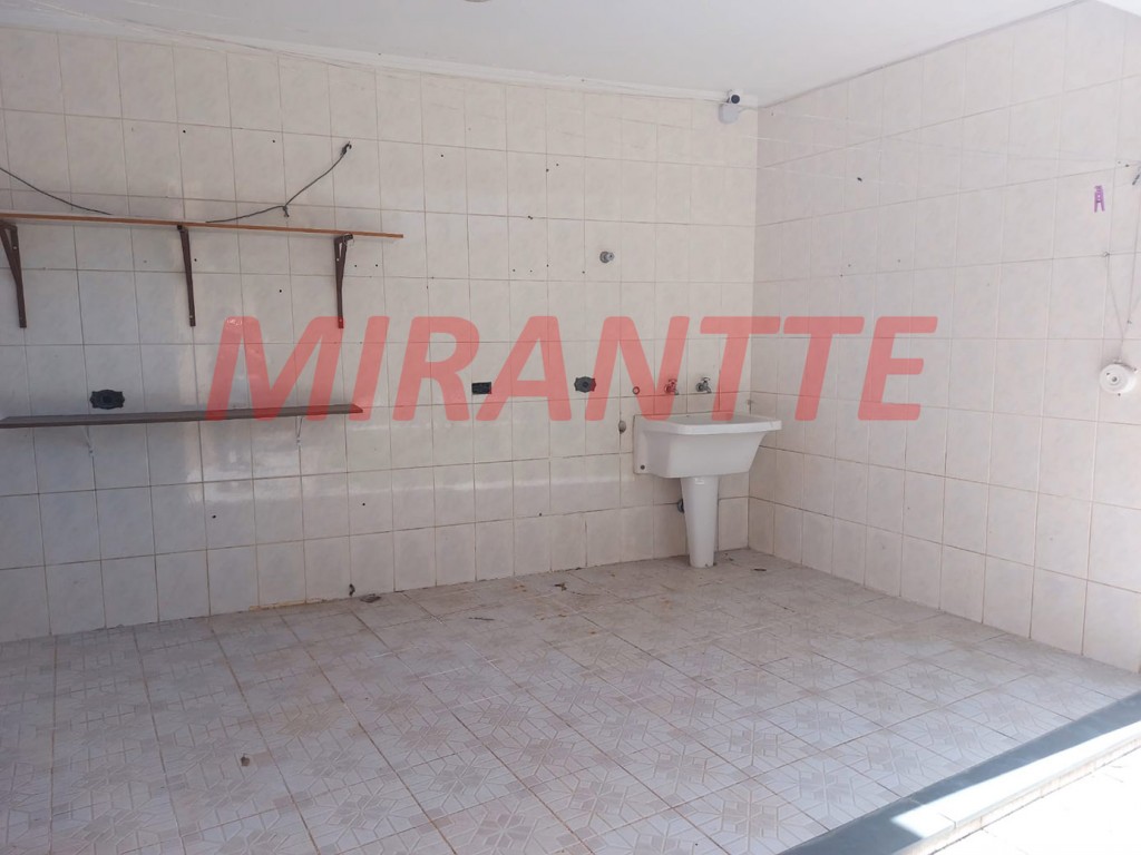Sobrado de 353m² com 4 quartos em Tremembe
