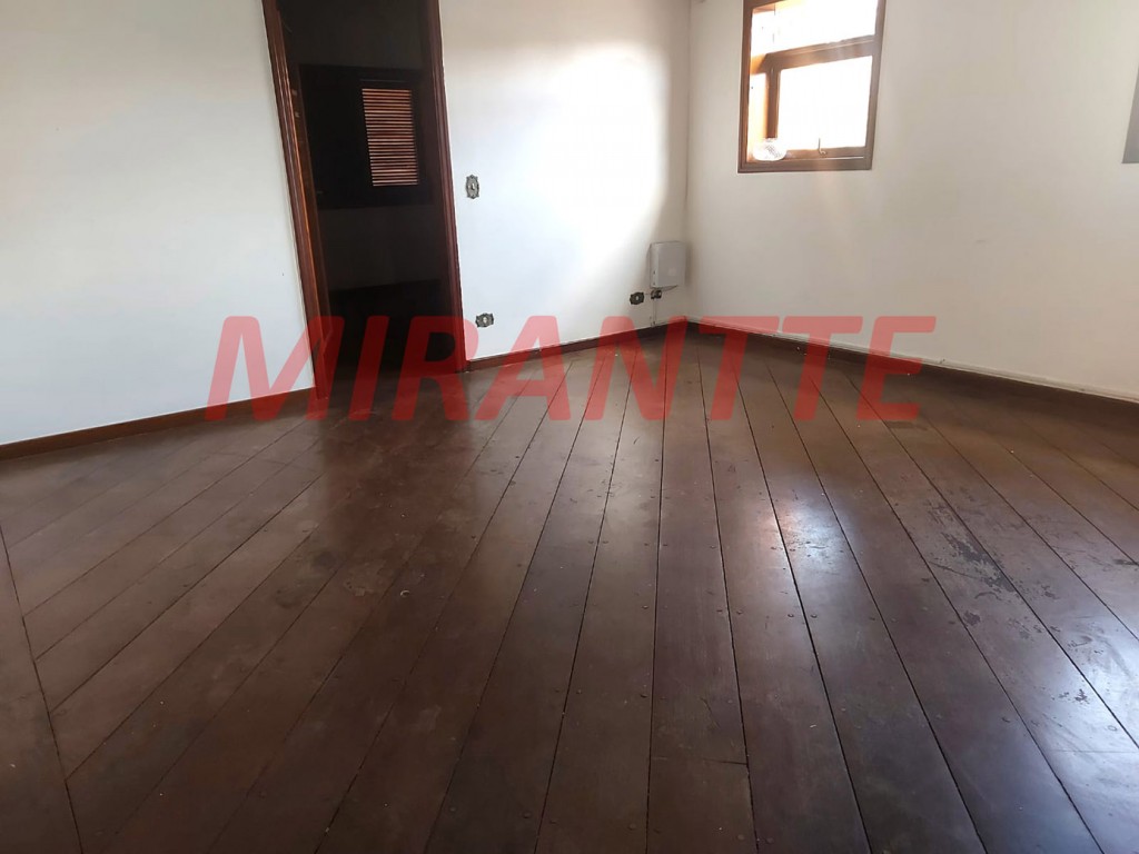 Sobrado de 353m² com 4 quartos em Tremembe