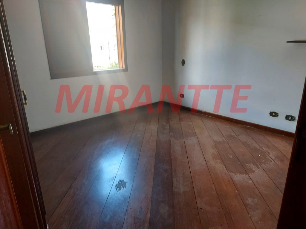 Sobrado de 353m² com 4 quartos em Tremembe