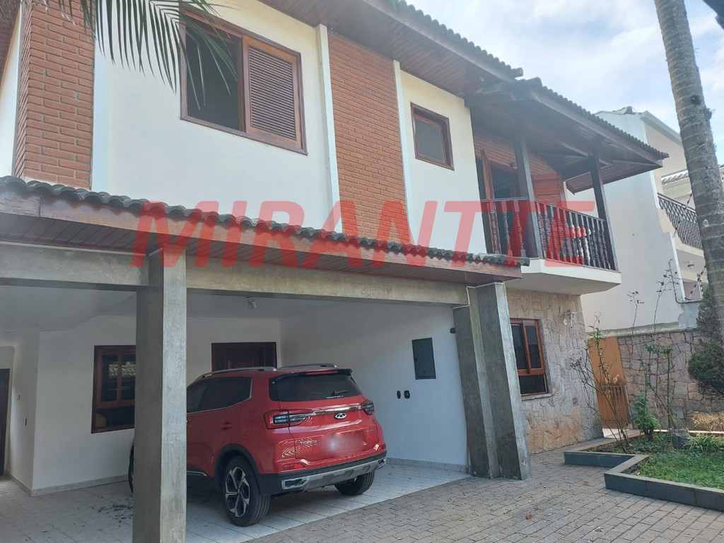 Sobrado de 353m² com 4 quartos em Tremembe