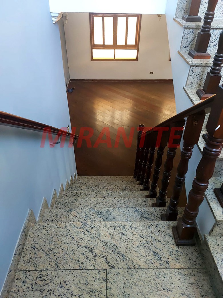 Sobrado de 353m² com 4 quartos em Tremembe