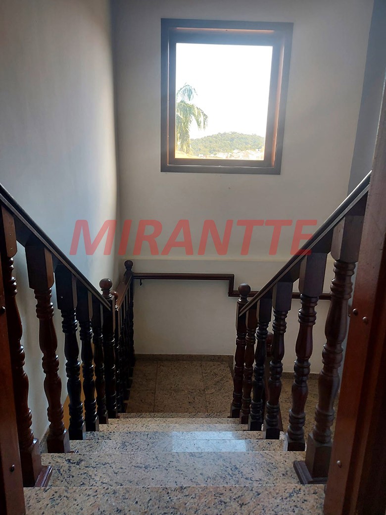 Sobrado de 353m² com 4 quartos em Tremembe
