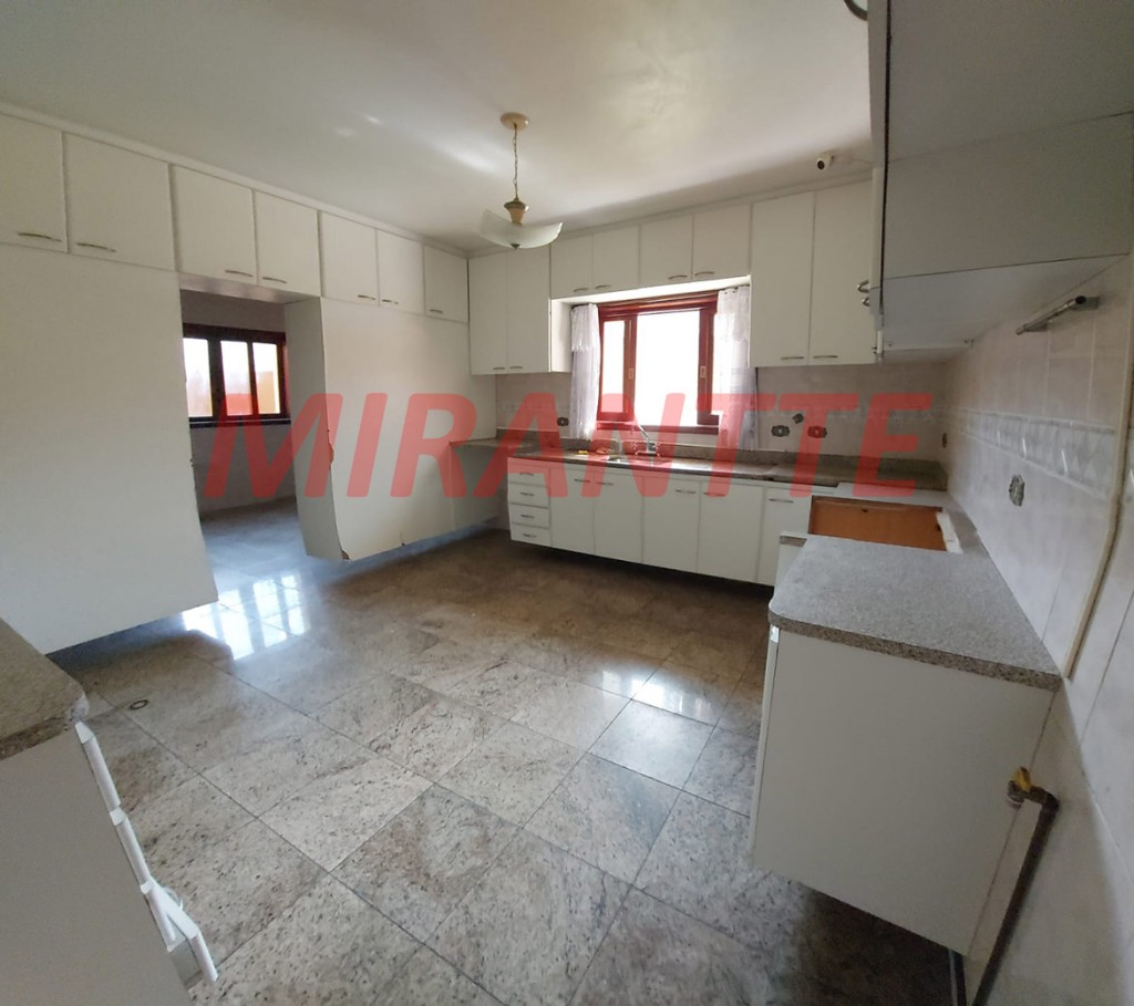 Sobrado de 353m² com 4 quartos em Tremembe