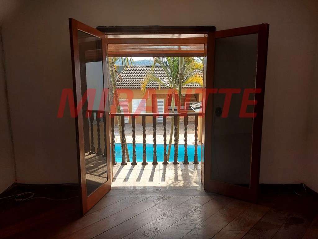 Sobrado de 353m² com 4 quartos em Tremembe