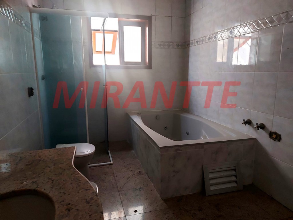 Sobrado de 353m² com 4 quartos em Tremembe