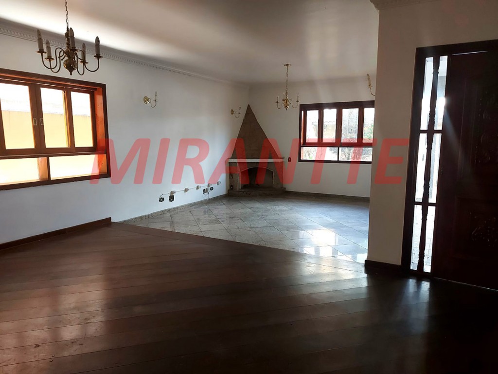 Sobrado de 353m² com 4 quartos em Tremembe