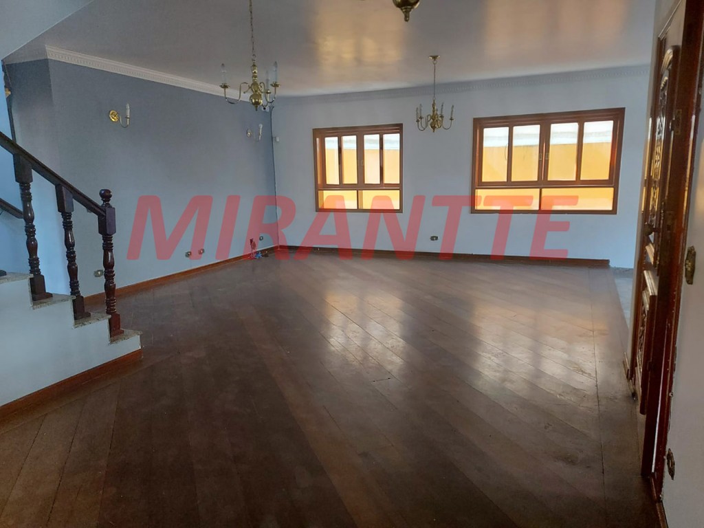 Sobrado de 353m² com 4 quartos em Tremembe