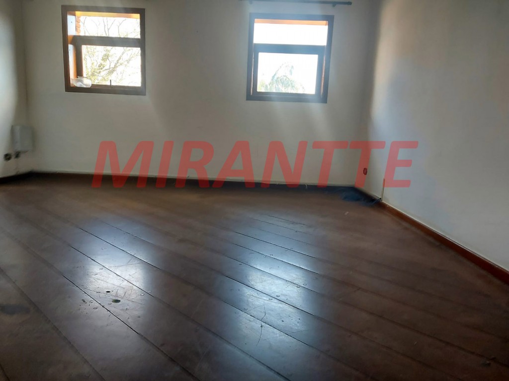 Sobrado de 353m² com 4 quartos em Tremembe
