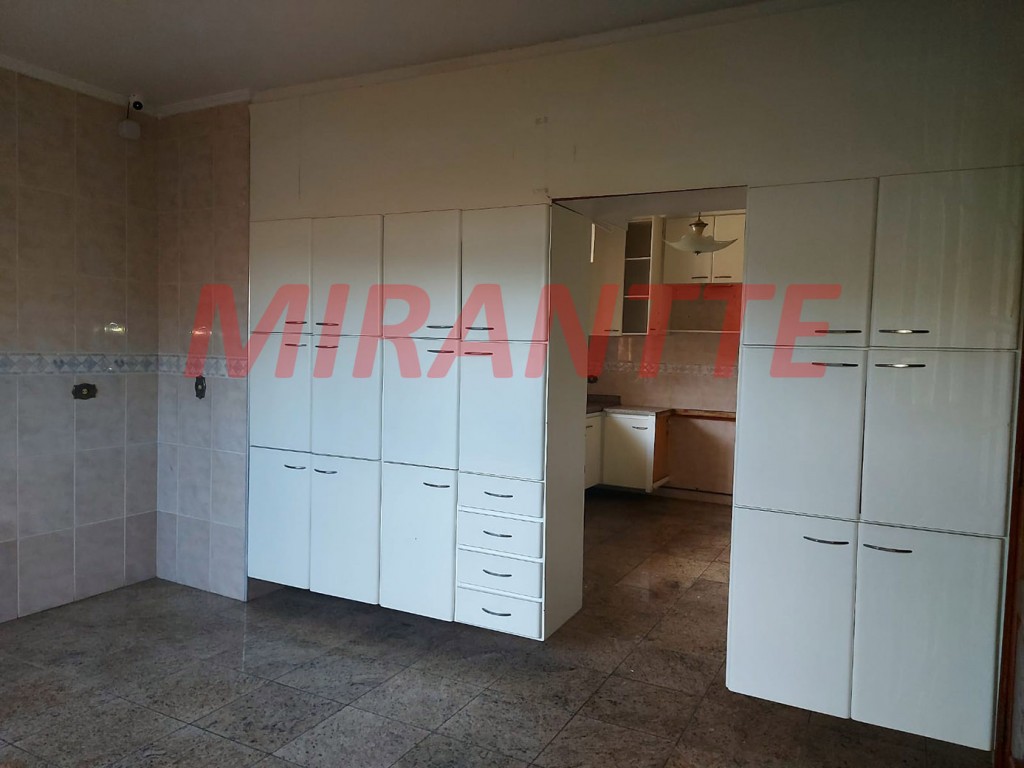Sobrado de 353m² com 4 quartos em Tremembe