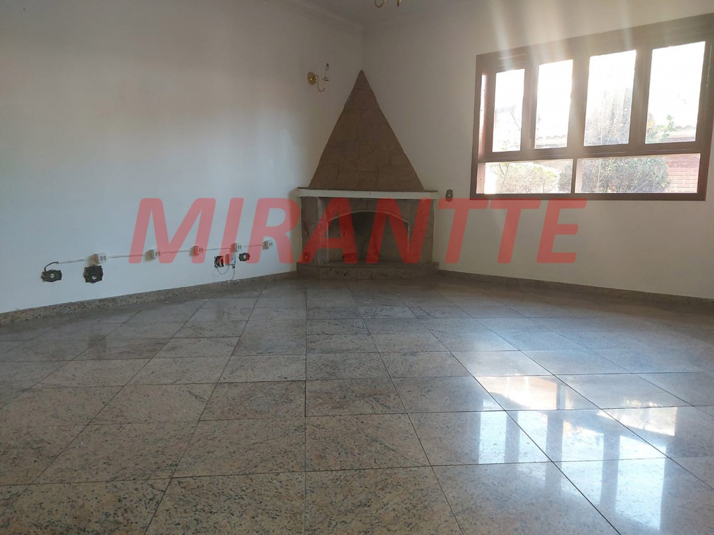 Sobrado de 353m² com 4 quartos em Tremembe